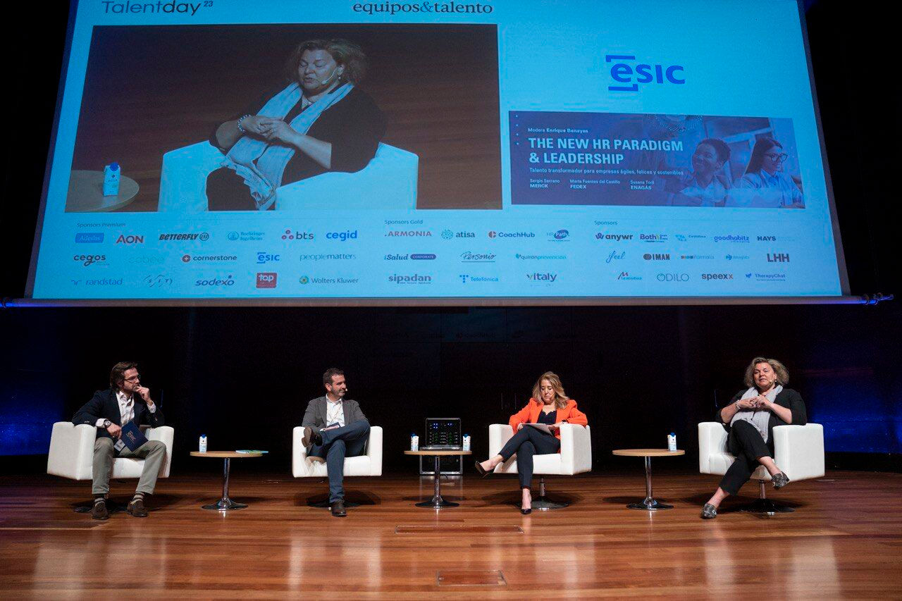 Profesionales durante su intervención en un evento 